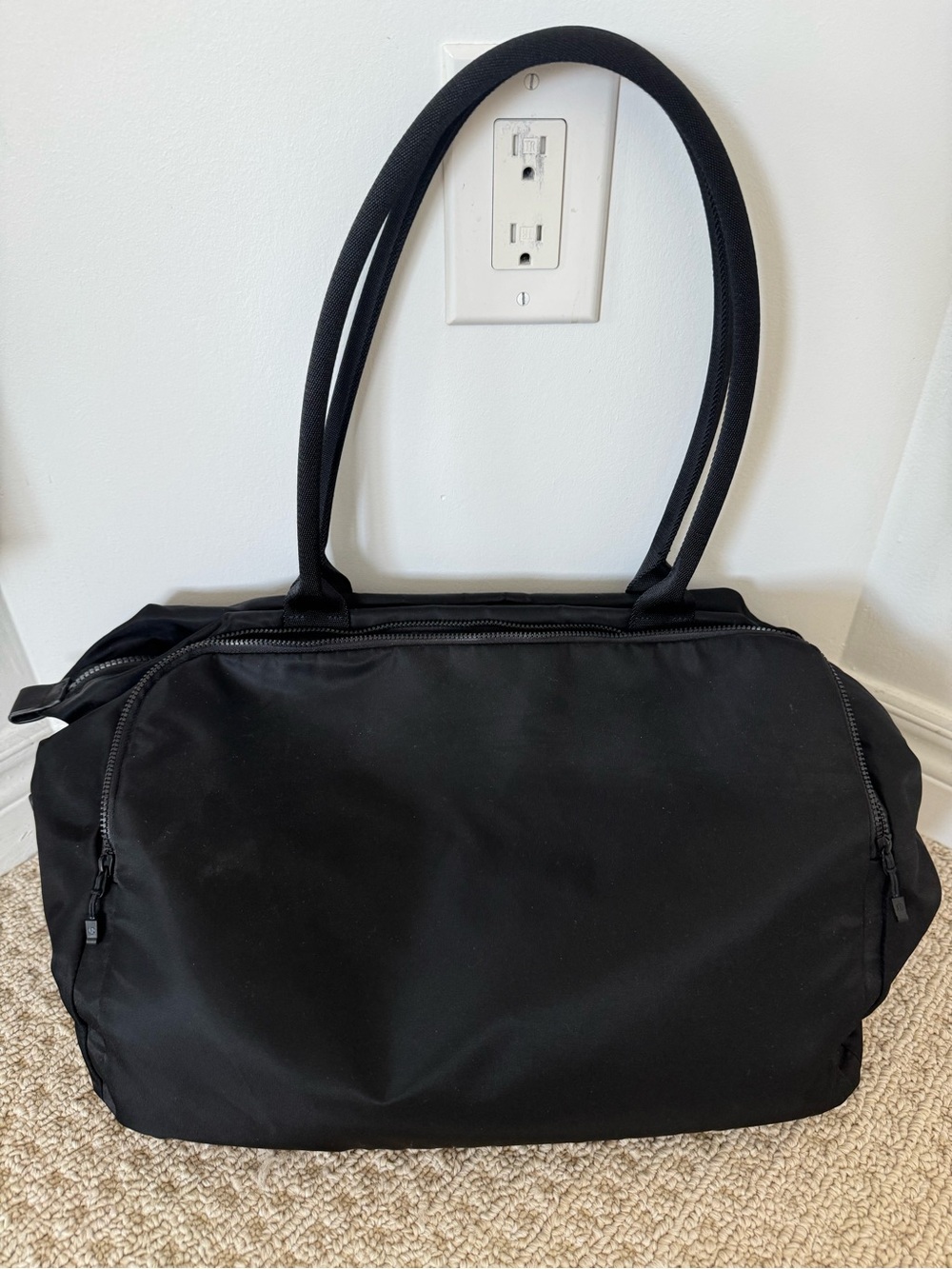 LULULEMON  Women’s Duffle bag - Sleek Everyday Carry euc